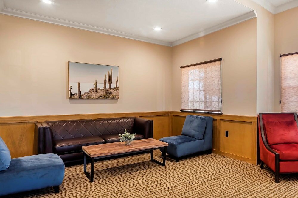 Фото Comfort Suites El Paso Airport