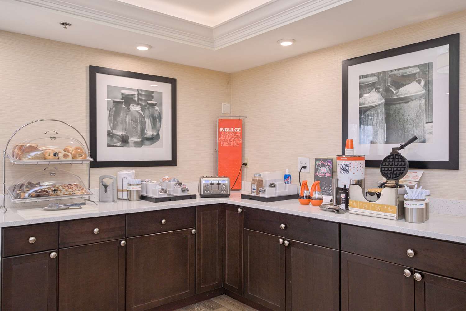 Фото Hampton Inn Portsmouth Central