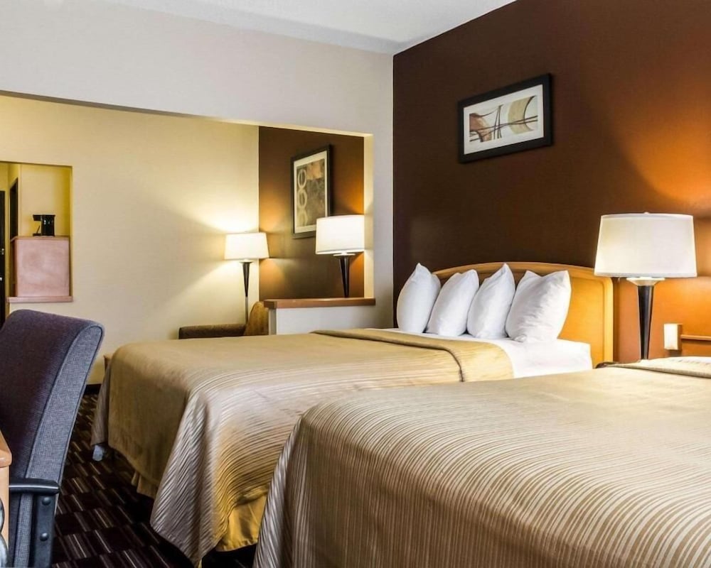 Фото Quality Suites Near West Acres