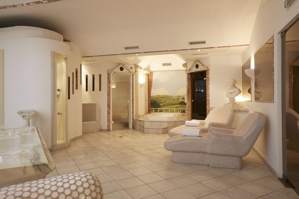 Фото Hotel Lowenhof