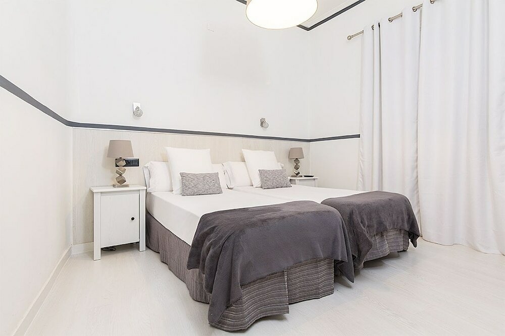 Фото Hostal Gran VIA 63 Rooms