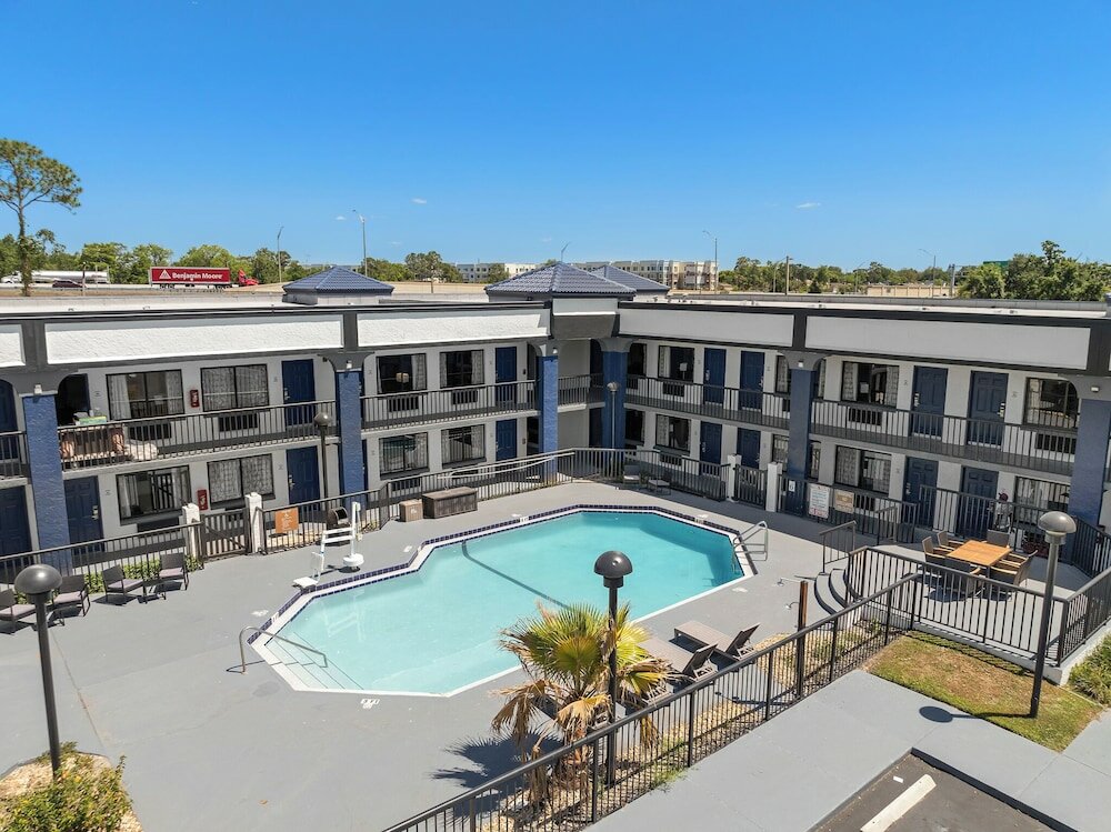 Фото Best Western Orlando East Inn & Suites