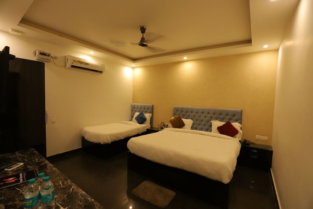 Фото Hotel Gharonda