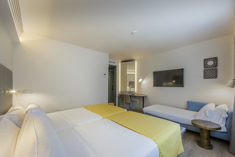 Фото Catalonia Granada Hotel