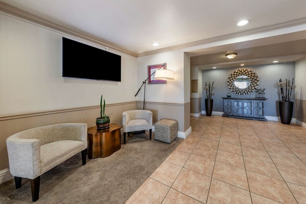 Фото Best Western Plus John Jay Inn & Suites