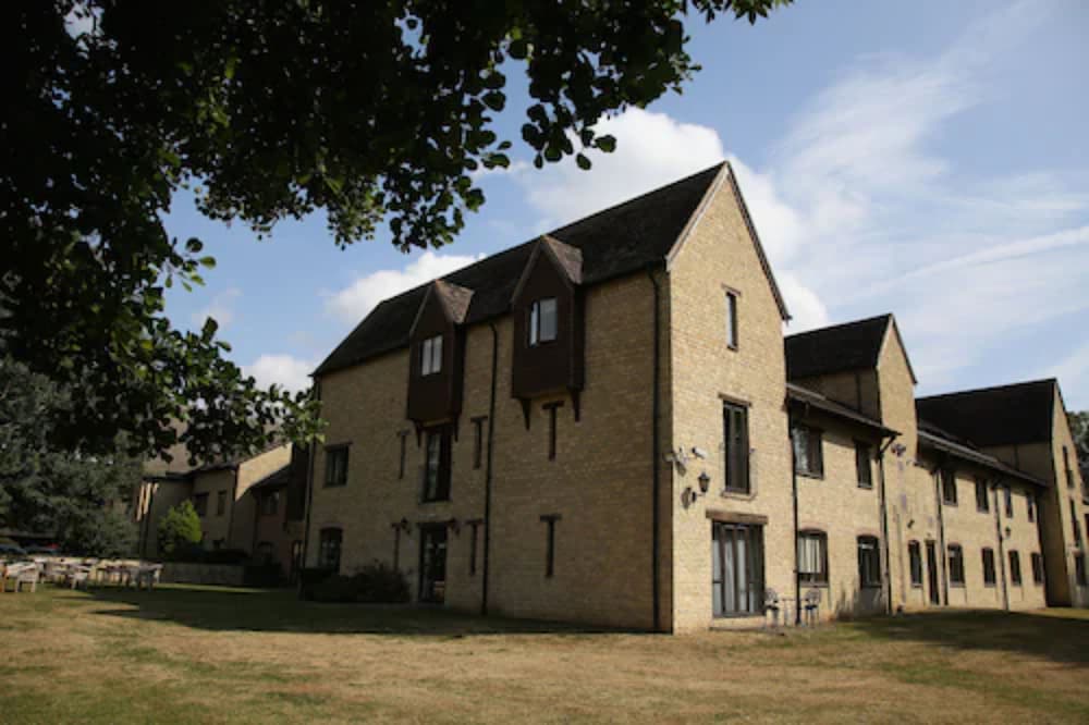 Фото Voco Oxford Spires Hotel