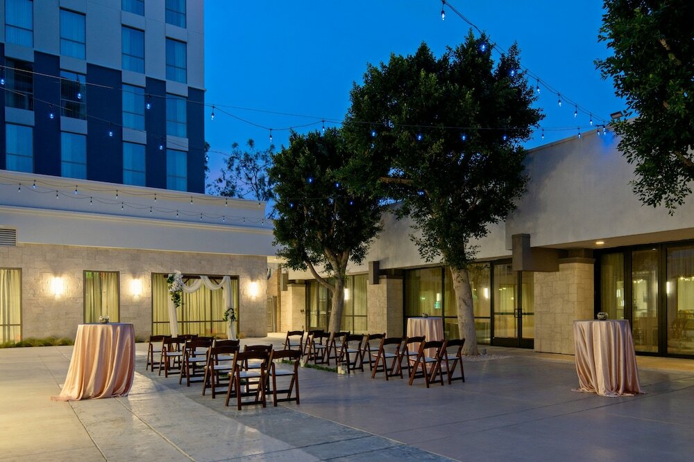 Фото Staybridge Suites Long Beach Airport, an Ihg Hotel