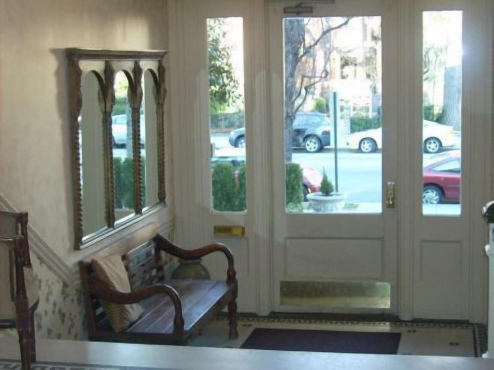 Фото Windsor Inn Hotel