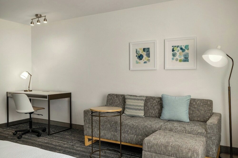 Фото TownePlace Suites by Marriott Detroit Dearborn