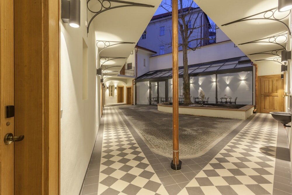 Фото Hotel At the White Lily