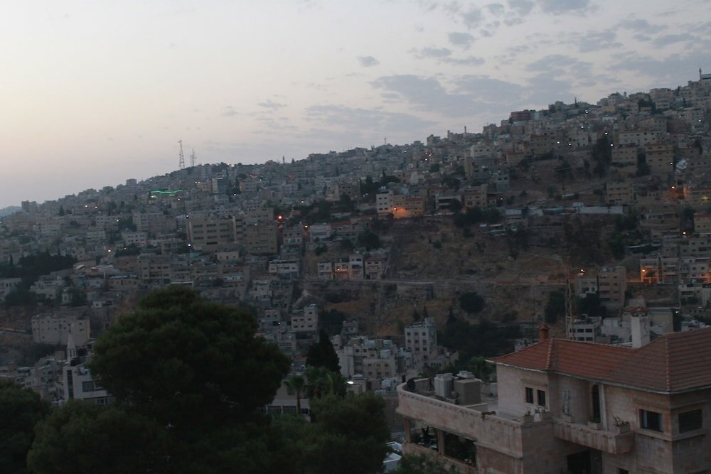 Фото Jabal Amman Hotel