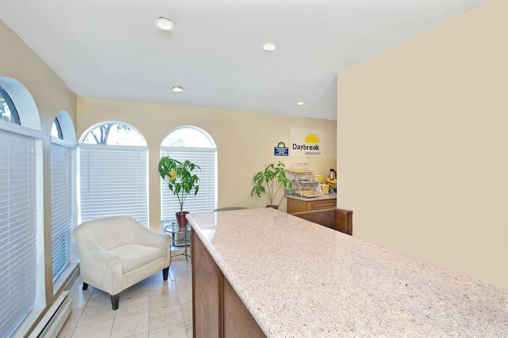 Фото Days Inn by Wyndham San Jose