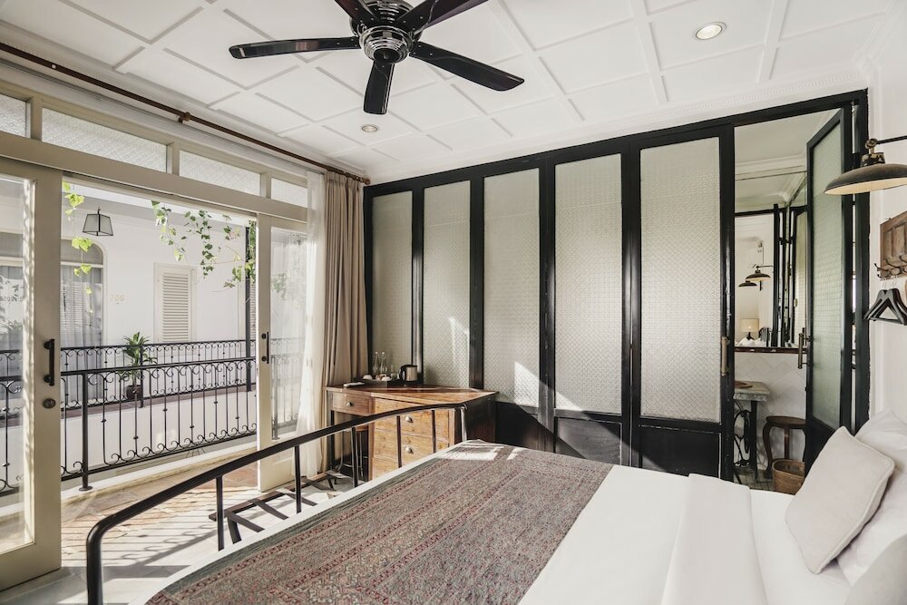 Фото Brown Feather Hotel