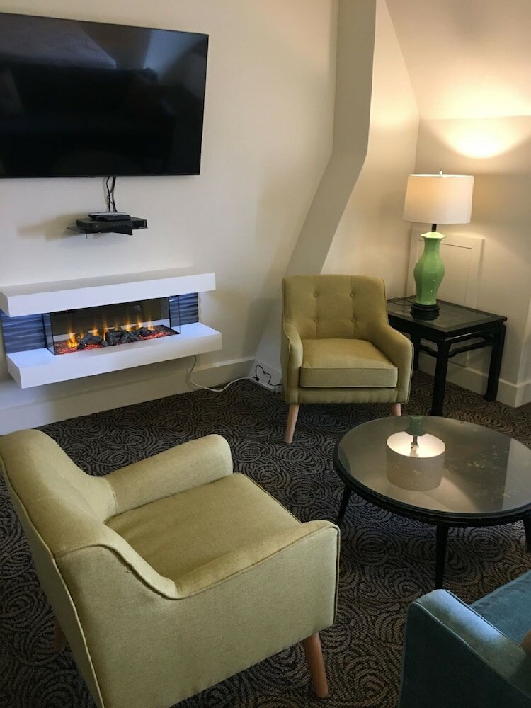 Фото The Morgan State House