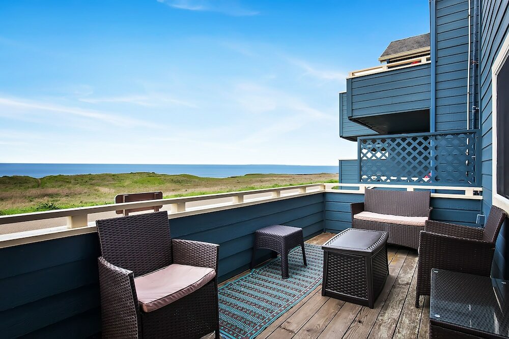 Фото Surf & Sand Lodge