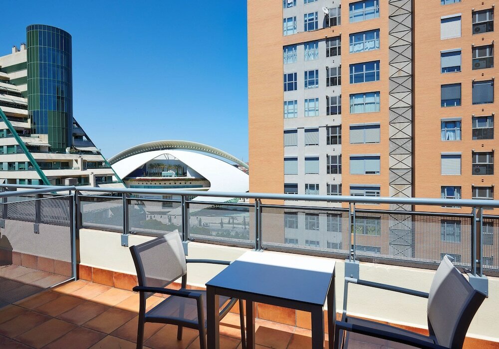 Фото Nh Valencia Las Artes