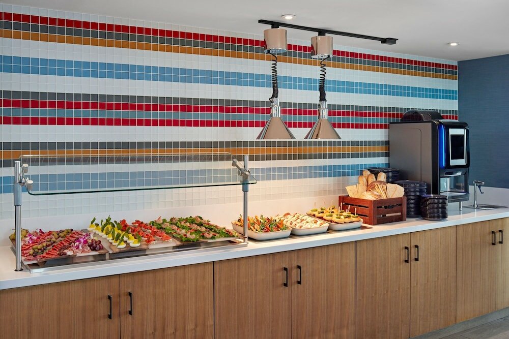 Фото Delta Hotels by Marriott Toronto