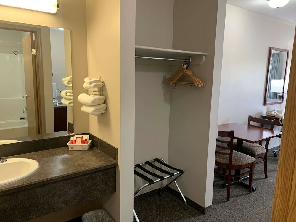 Фото Surestay Plus by Best Western Hardisty