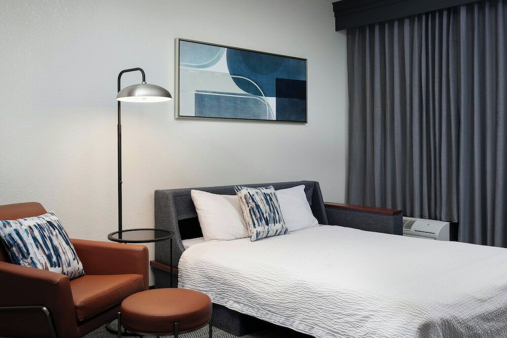 Фото Courtyard by Marriott Denver Central Park