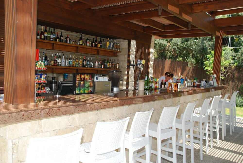 Фото The Caravel Hotel