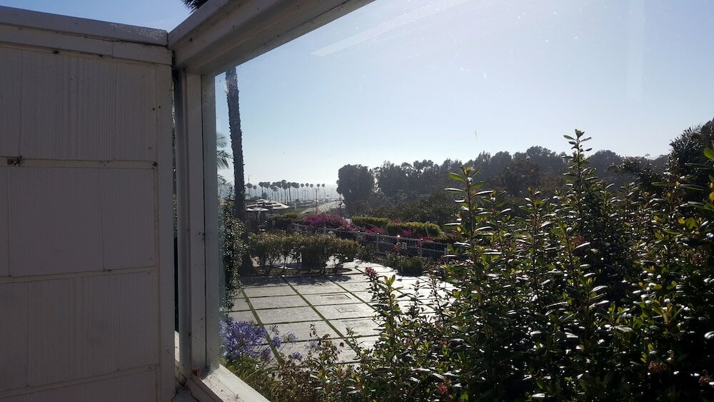 Фото Malibu Country Inn