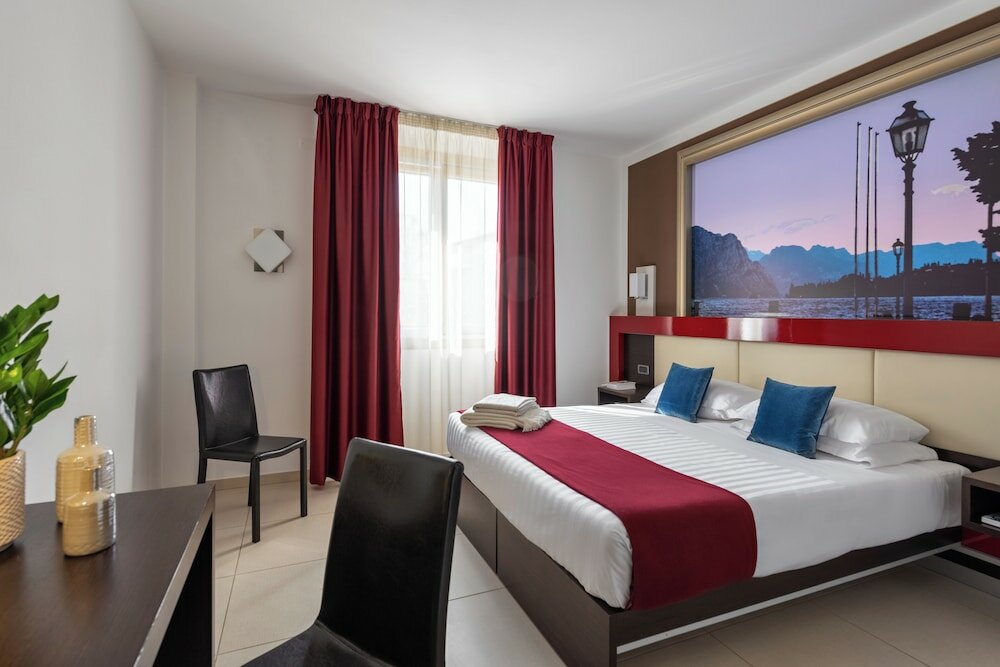 Фото Kairos Garda Hotel