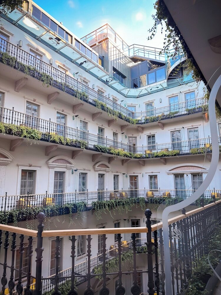 Фото Aria Hotel Budapest by Library Hotel Collection