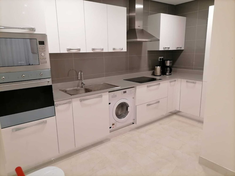 Фото The Lodge Suites