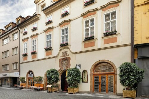 Гостиница Iron Gate Hotel & Suites Prague by Bhg в Праге
