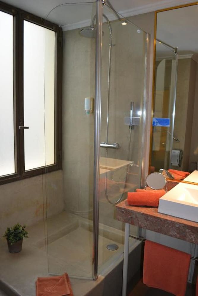 Фото Hotel Saint Ferreol