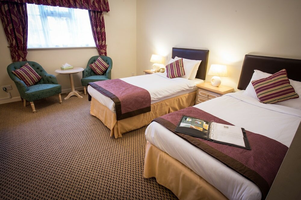 Фото Brook Marston Farm Hotel