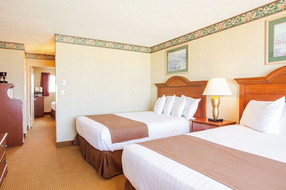 Фото Ebb Tide Oceanfront Inn