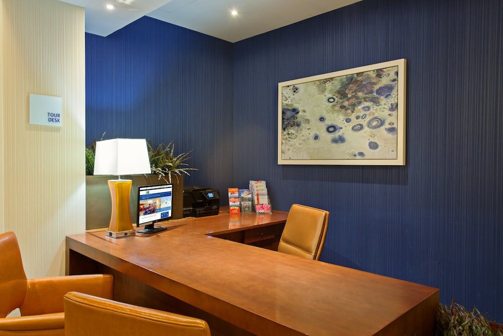 Фото Holiday Inn Express and Suites Fisherman's Wharf, an Ihg Hotel