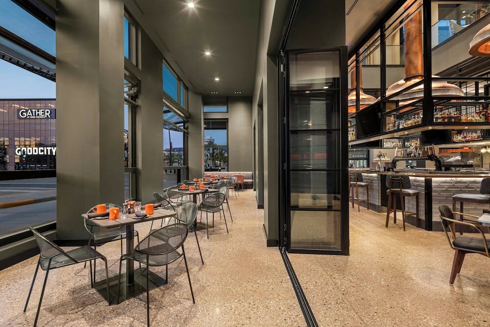 Фото The Trade, Autograph Collection