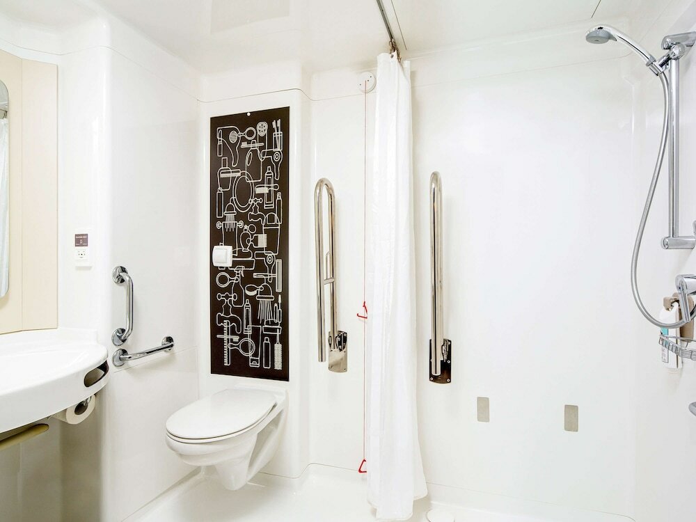 Фото Ibis London Barking