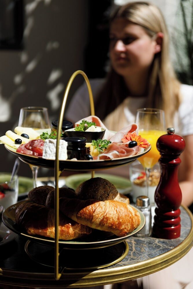 Фото Bohemian Hotel