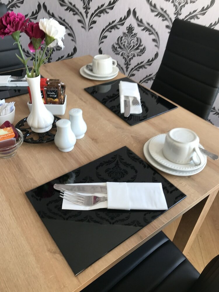 Фото Queens Plaza Hotel