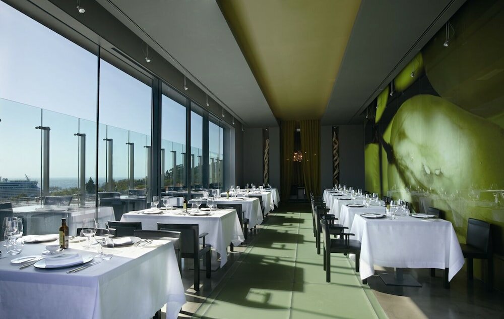 Фото The Vine Hotel