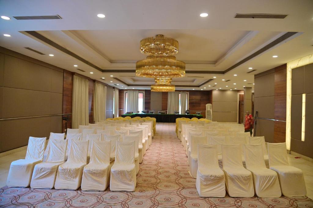 Фото Rang Lords Inn Bharuch