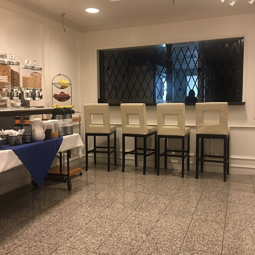 Фото Montecassino Hotel and Event Venue