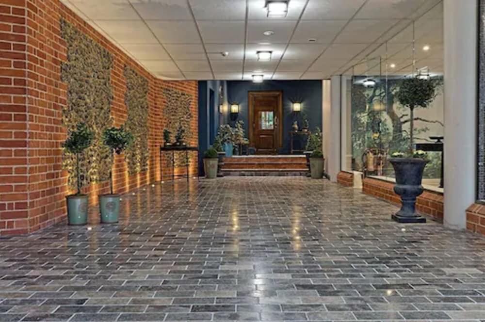 Фото The Maids Head Hotel