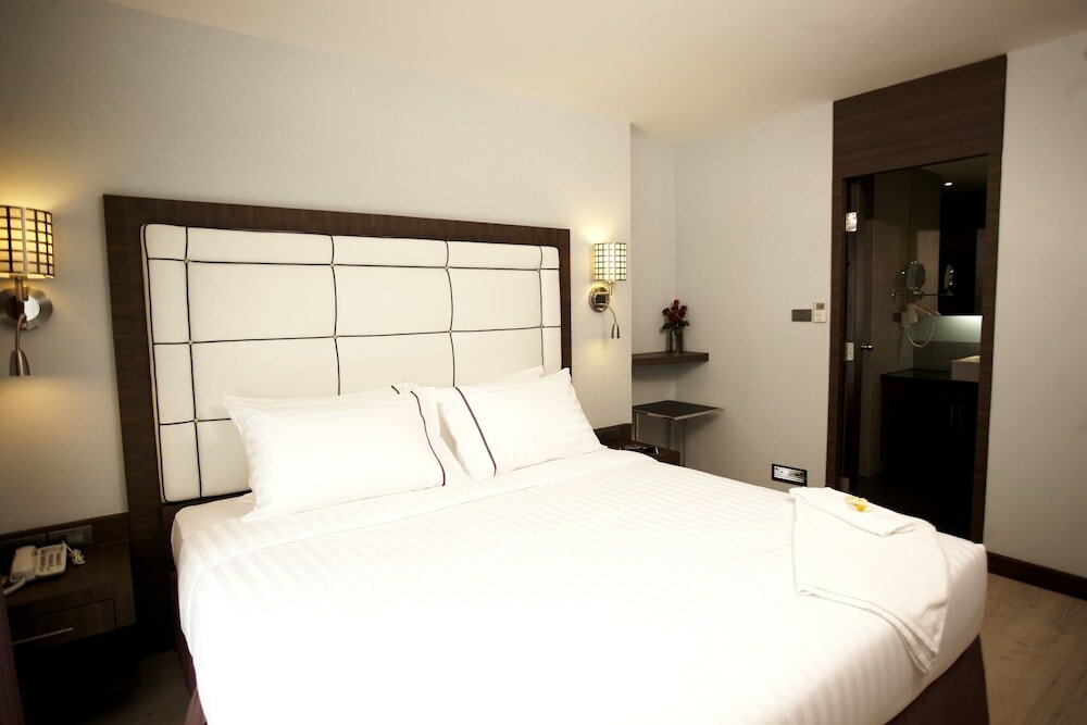 Фото Отель Sukhumvit Suites