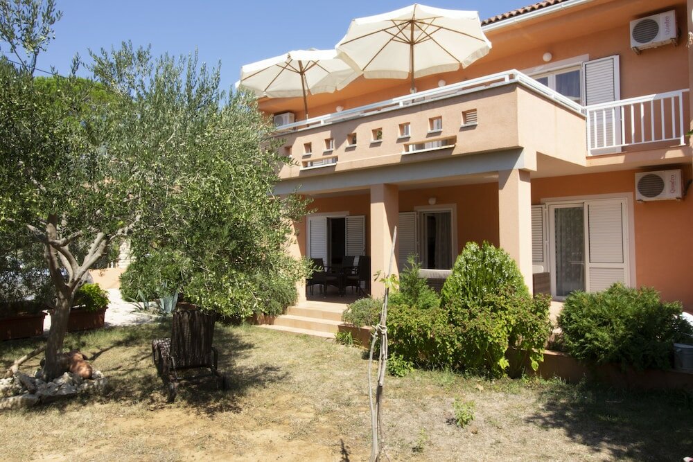 Фото Studios & Rooms Fiesta