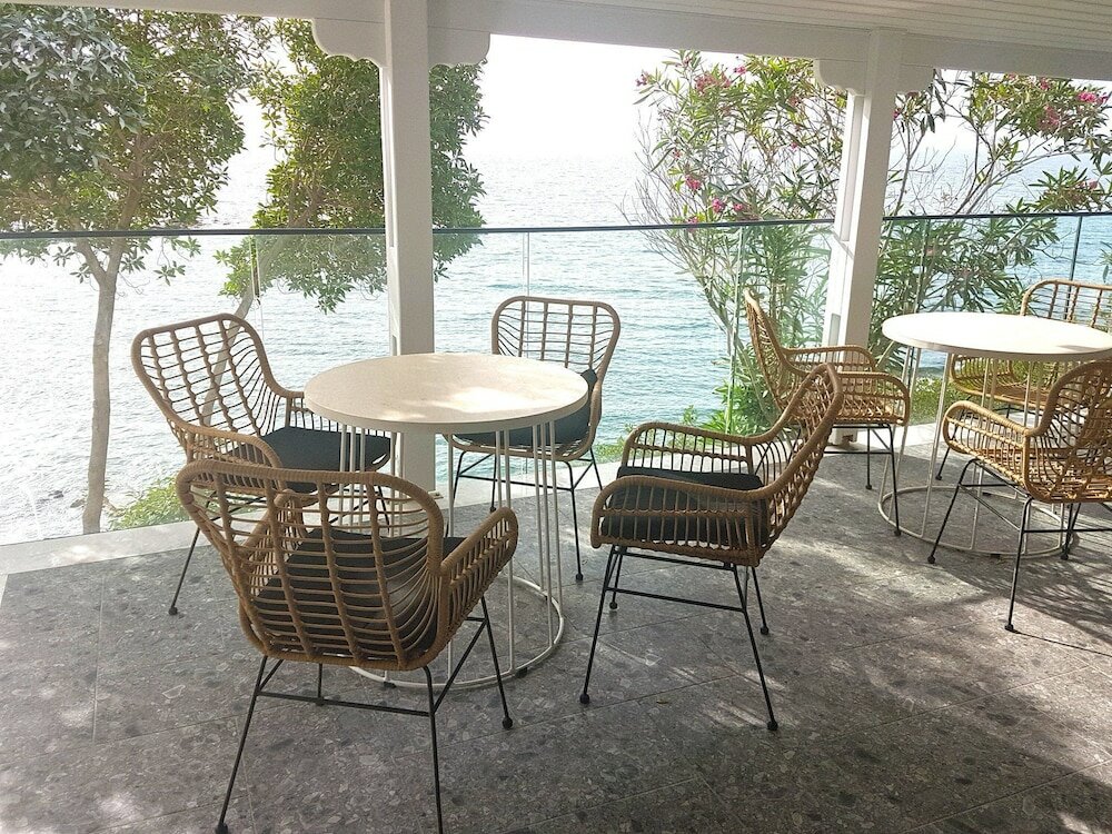 Фото E. J. Pyrgos Bay Hotel