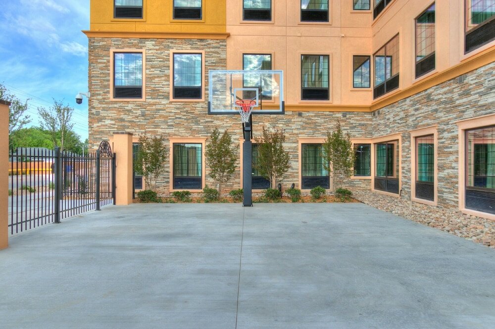 Фото Staybridge Suites Lubbock South, an Ihg Hotel