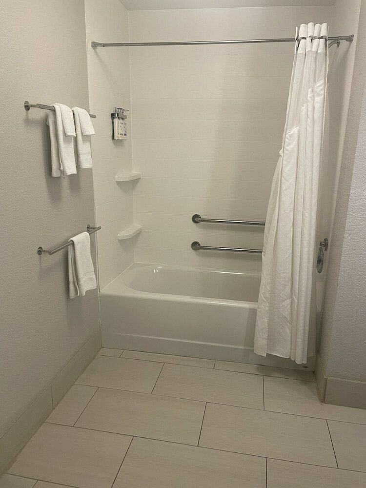 Фото Holiday Inn Express & Suites Mishawaka - South Bend, an Ihg Hotel