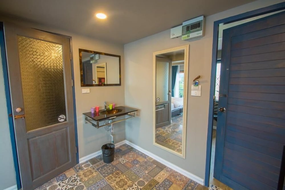 Фото Sridonchai Heritage Night Bazaar Chiang Mai