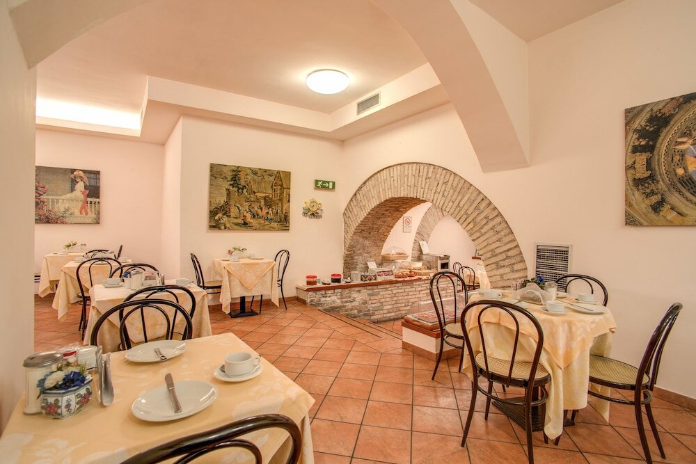 Фото Hotel Corona