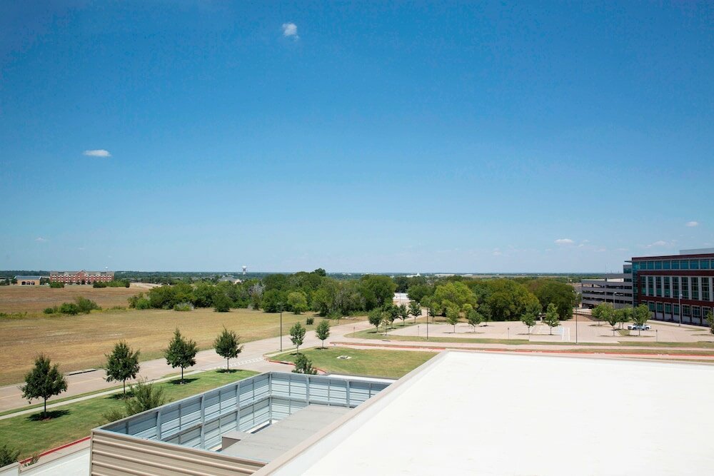 Фото Sheraton McKinney Hotel