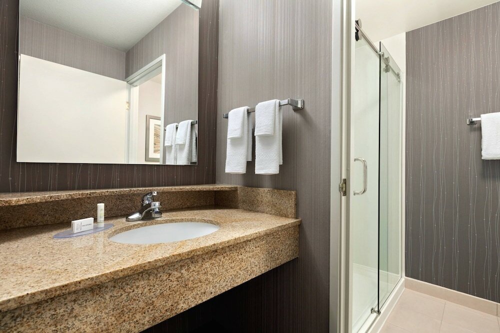 Фото Courtyard by Marriott Salinas Monterey